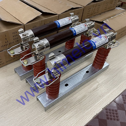 Giá đỡ cầu chì ống trung thế 12kV sứ epoxy