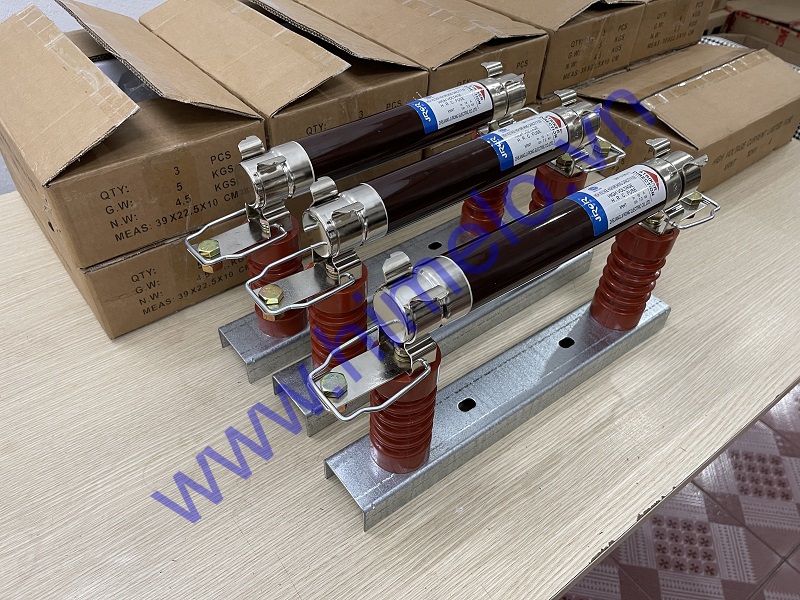 Gia-do-cau-chi-ong-trung-the-12kv-su-epoxy-4